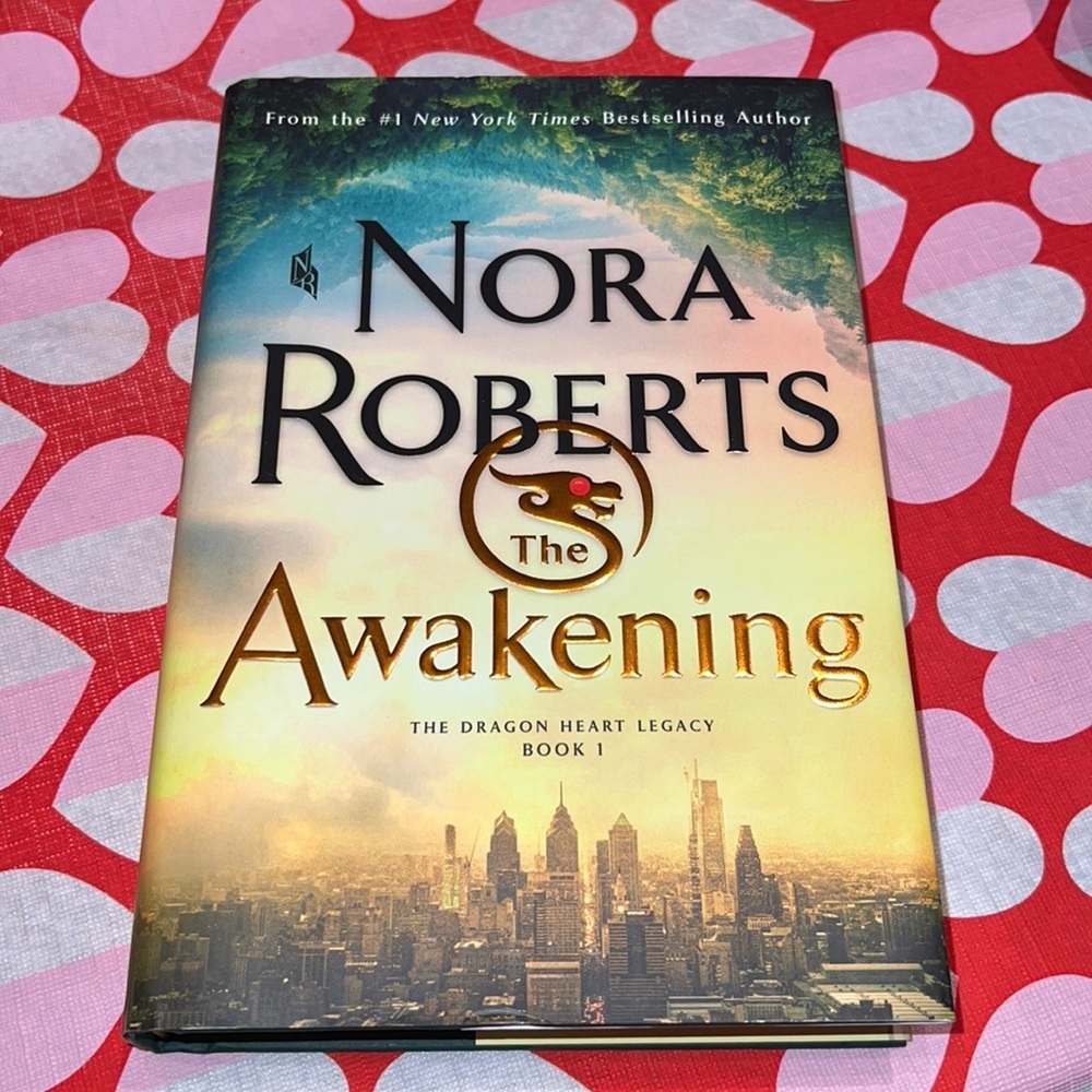 NORA‎ ROBERTS
The
Awakening
THE DRAGON HEART LEGACY
